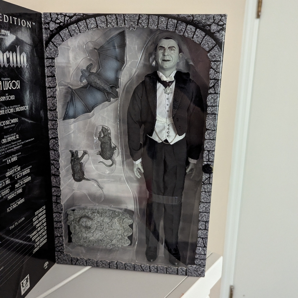 Sideshow Silver Screen Edition 12" Dracula Figure